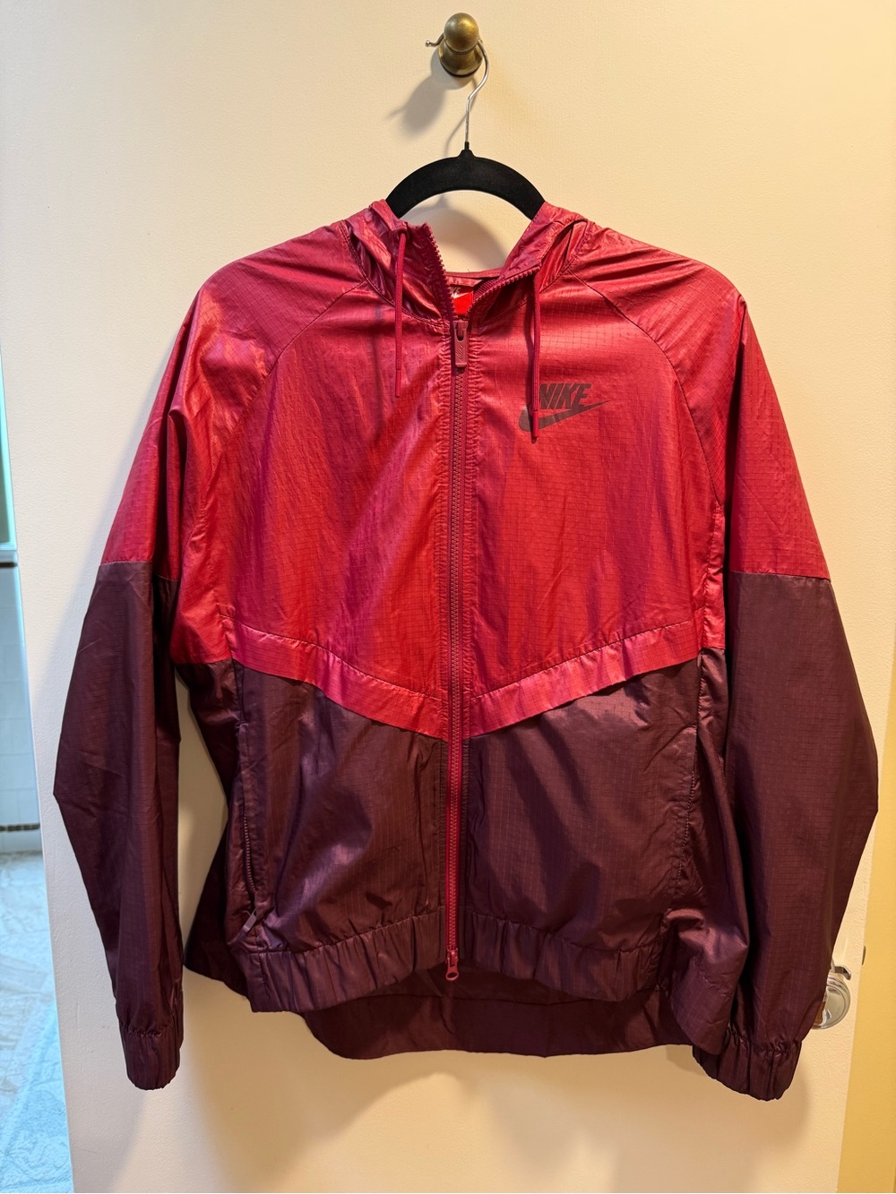 Nike Women’s Two-Tone Pink and Burgundy Windbreaker/Rain Jacket